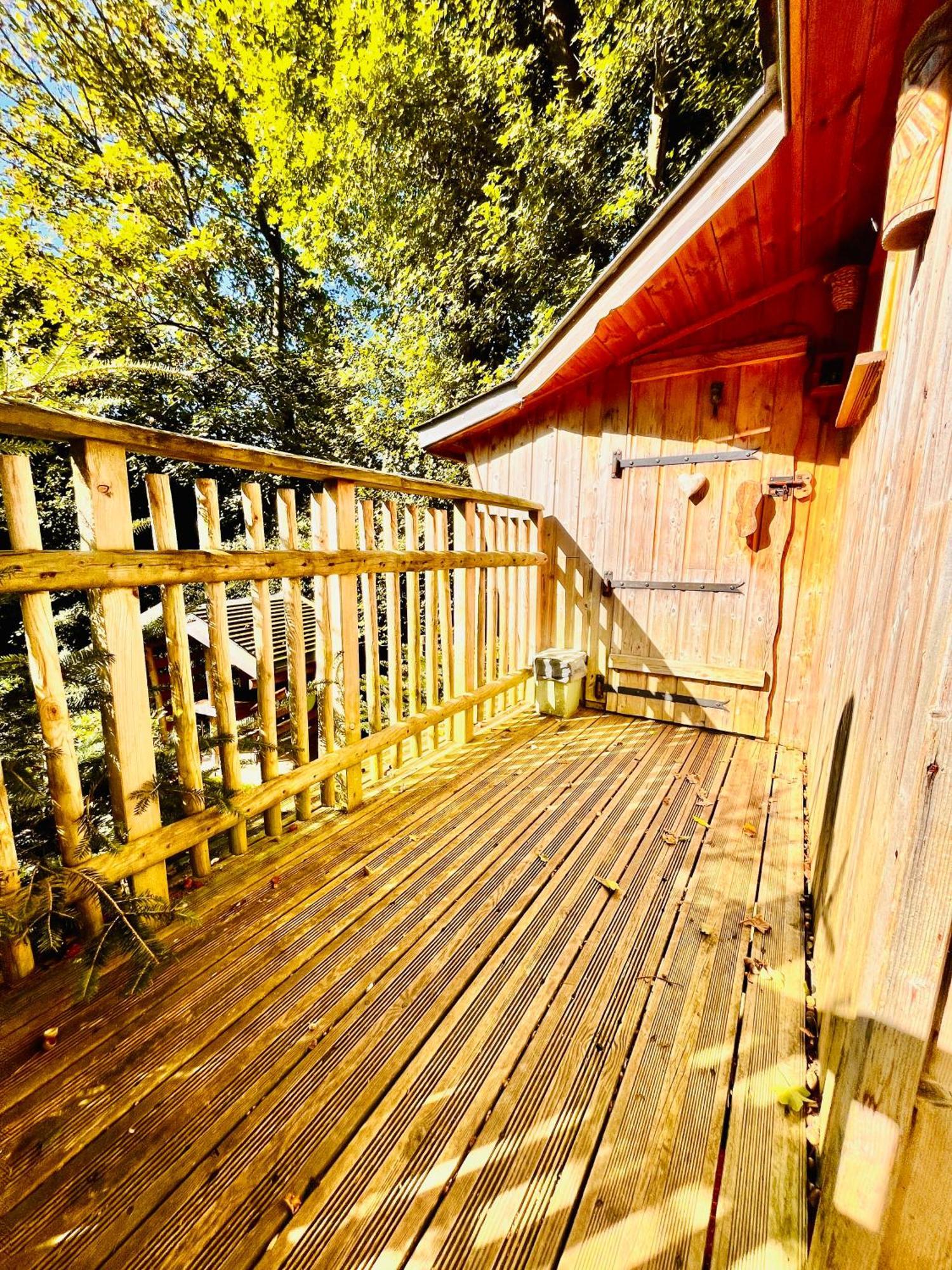La Cabane Perchee Du Trappeur Écrainville Екстериор снимка