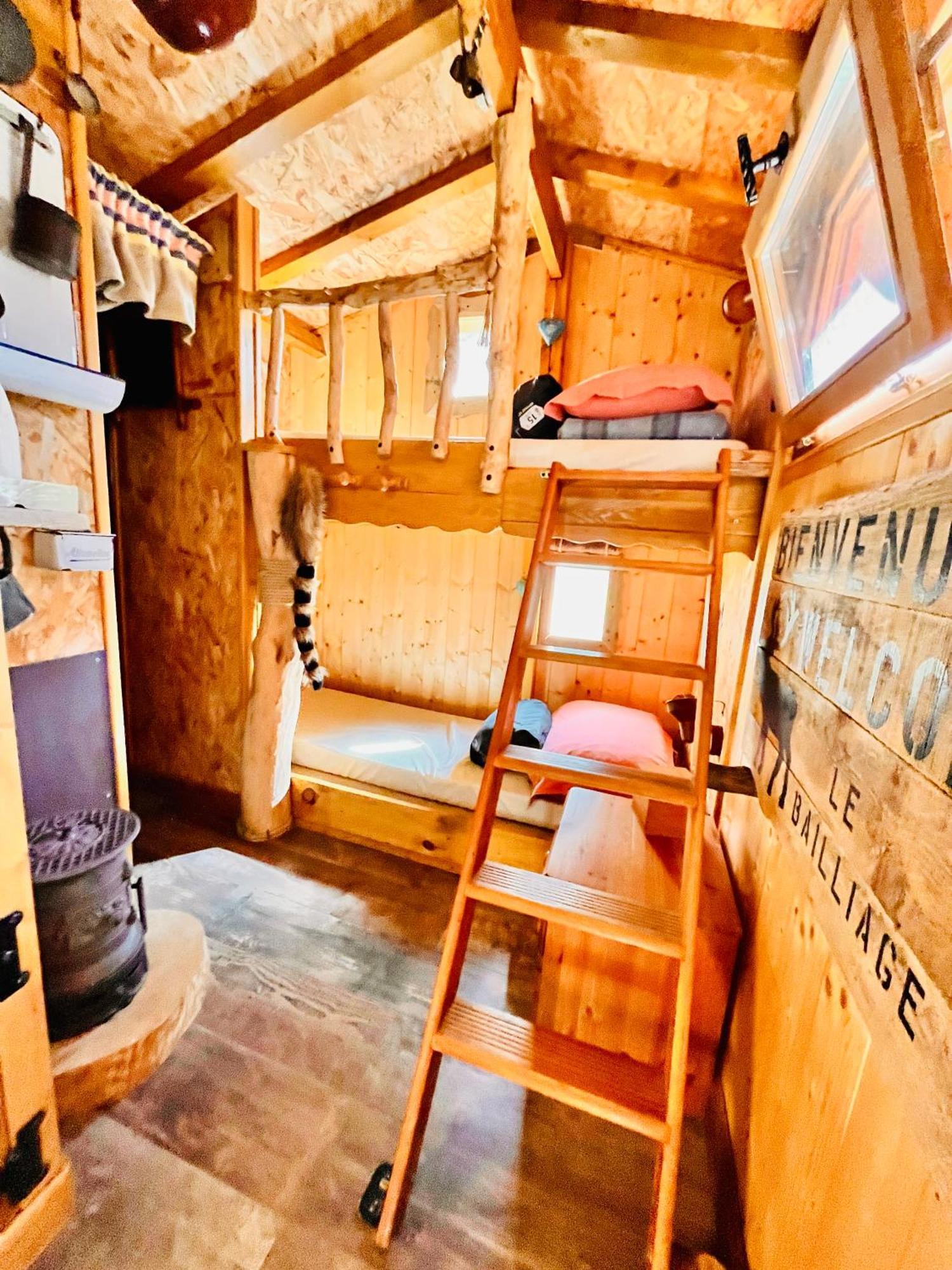 La Cabane Perchee Du Trappeur Écrainville Екстериор снимка