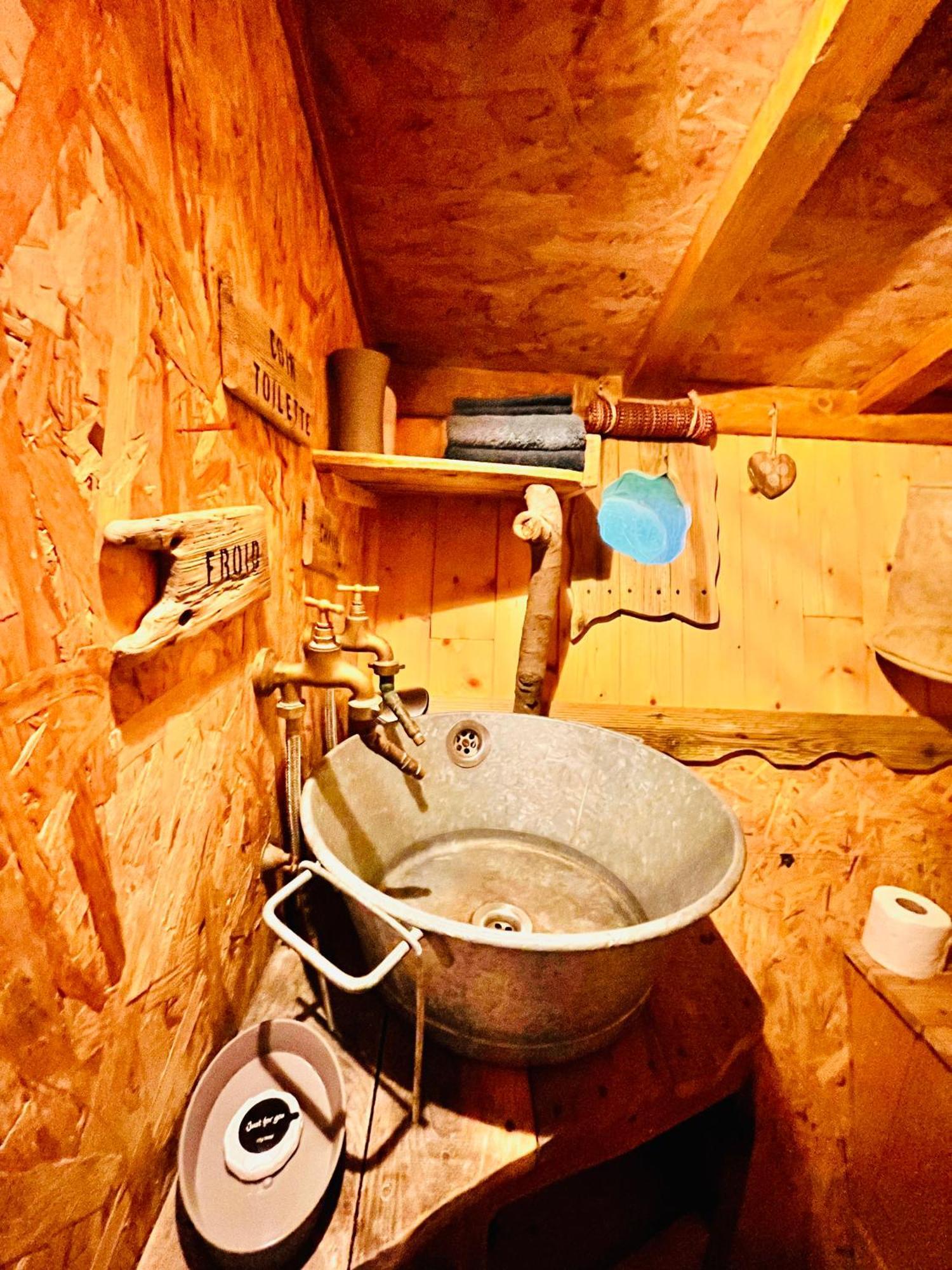 La Cabane Perchee Du Trappeur Écrainville Екстериор снимка