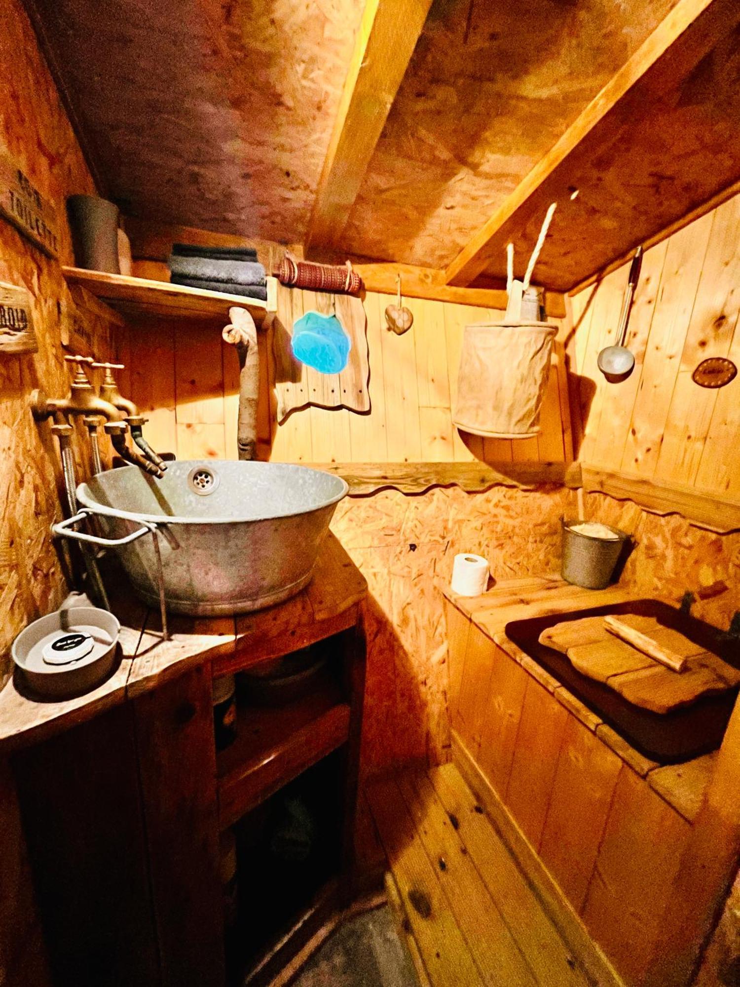 La Cabane Perchee Du Trappeur Écrainville Екстериор снимка