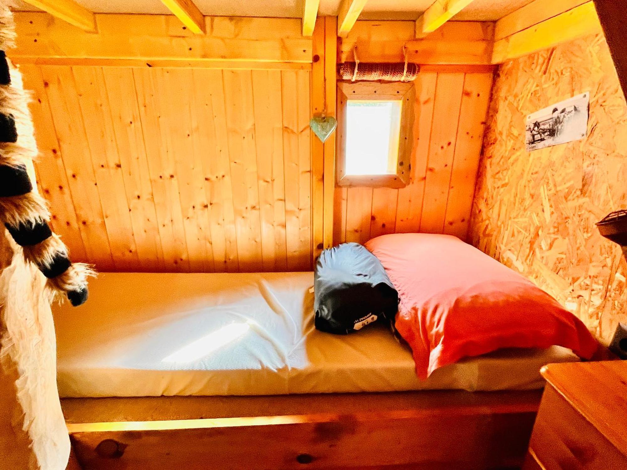 La Cabane Perchee Du Trappeur Écrainville Екстериор снимка