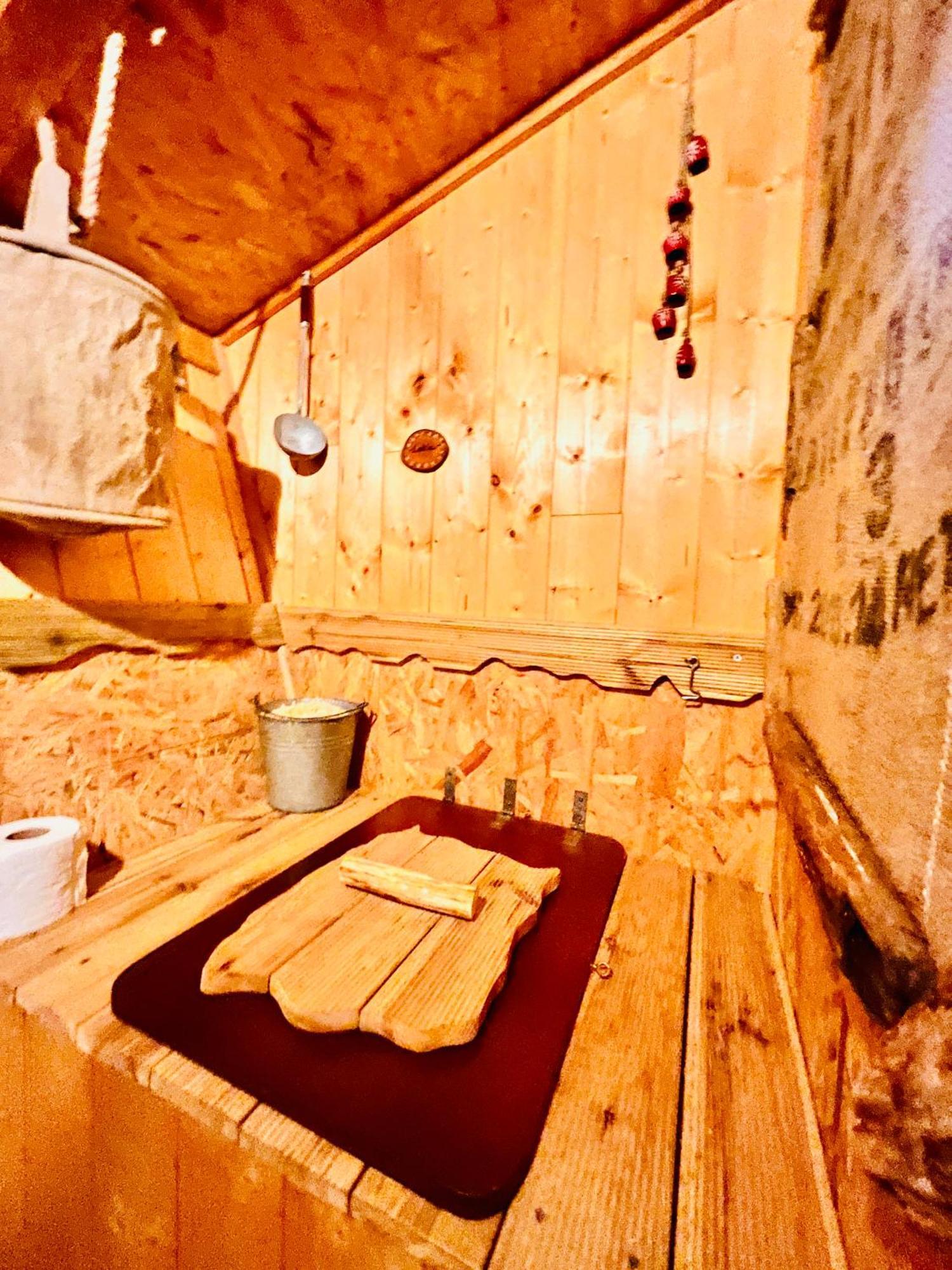 La Cabane Perchee Du Trappeur Écrainville Екстериор снимка